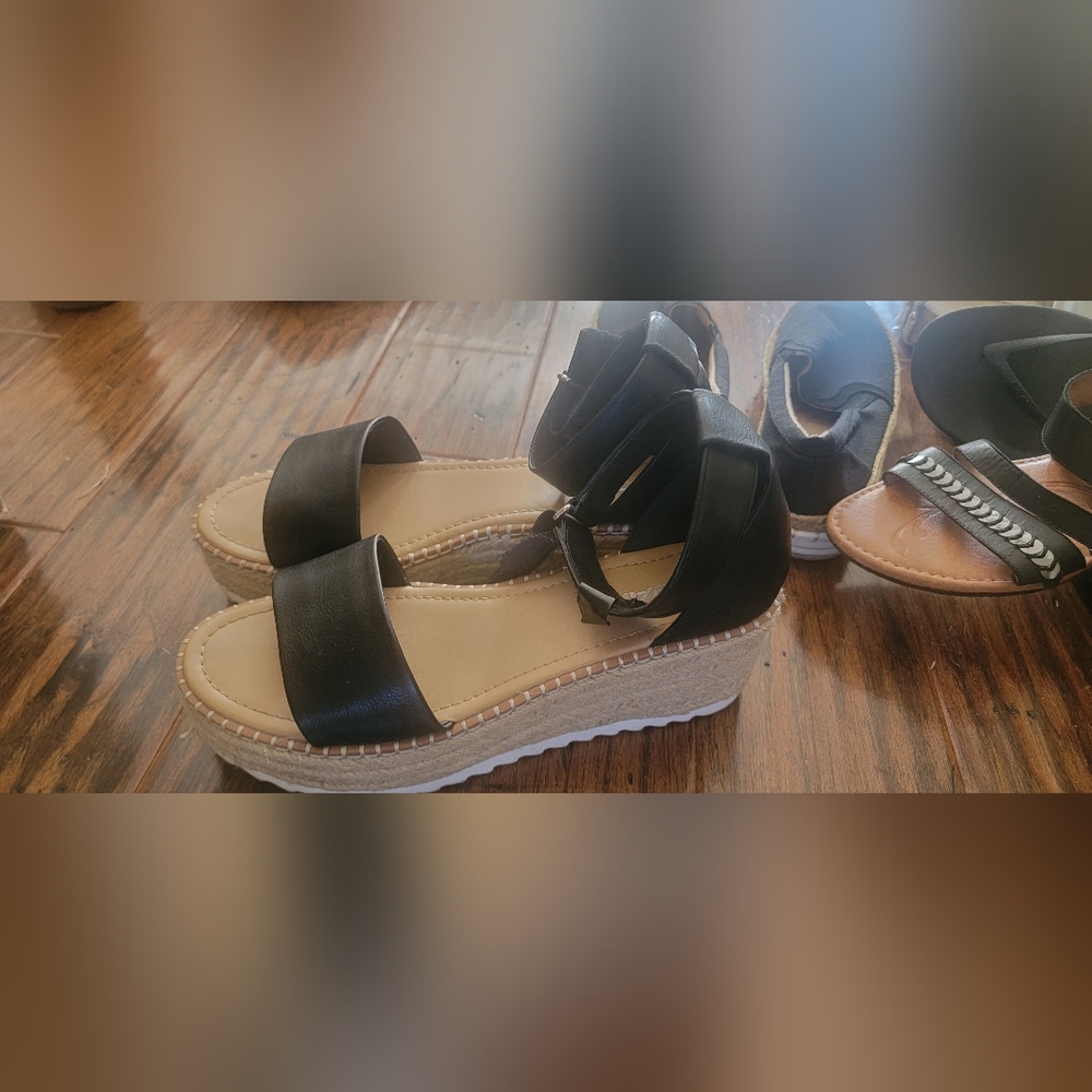 Black wedges